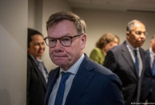 Вадефуль на зустрічі з Лавровим закликав РФ до деескалації