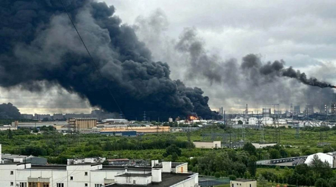 Через удари по НПЗ у рф зростає попит на електромобілі, але бракує зарядних станцій