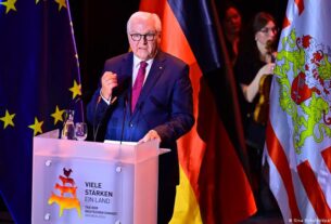 Штайнмаєр у День єдності застеріг від краху демократії